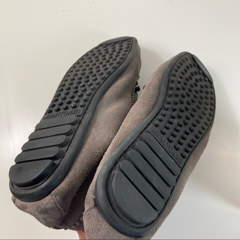 Grey Suede beaded Minnetonka moccasins 9 B032 - Picture 4 of 10